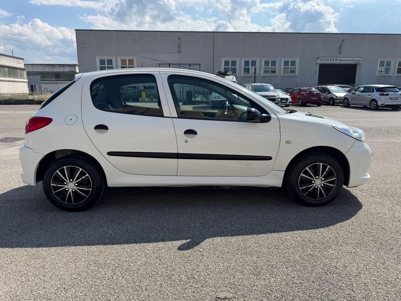 Peugeot 206 1.1 benzina. CON GARANZIA.