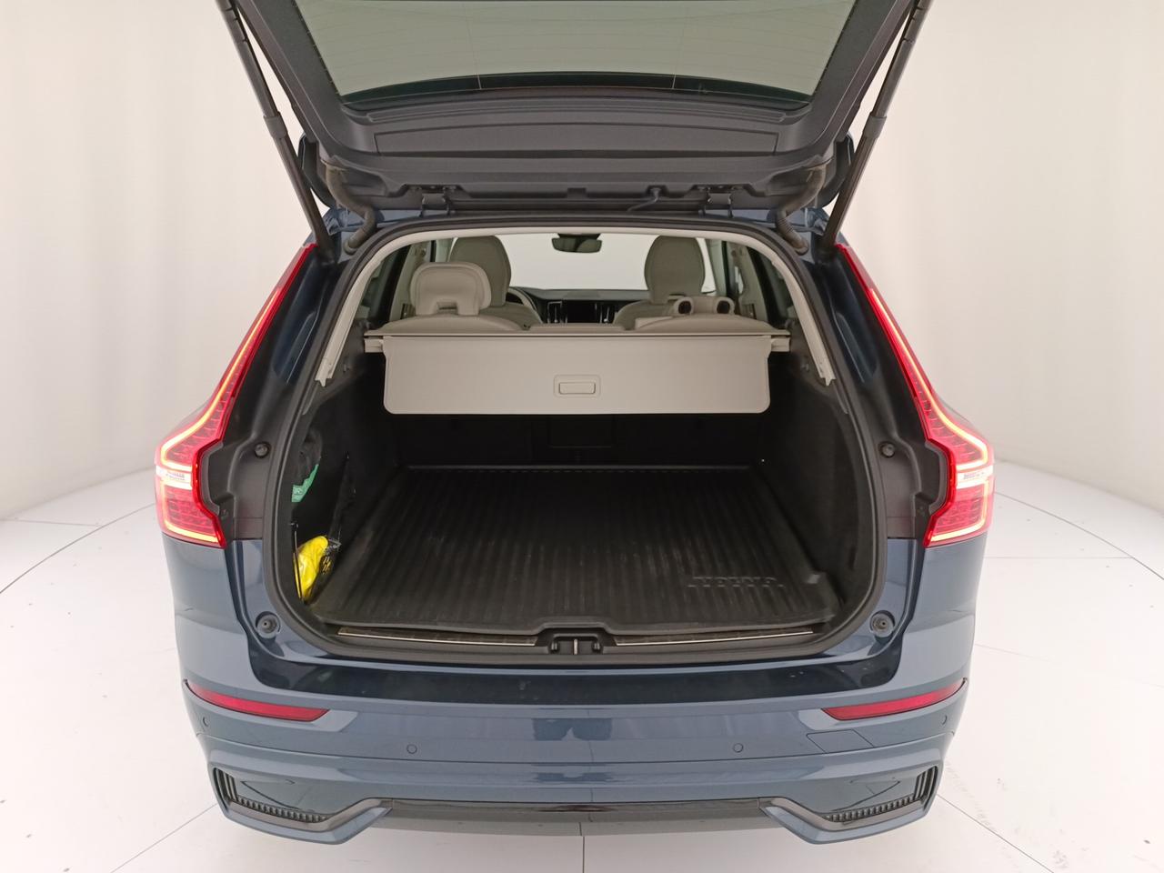 VOLVO XC60 2.0 b5 Plus Dark awd auto
