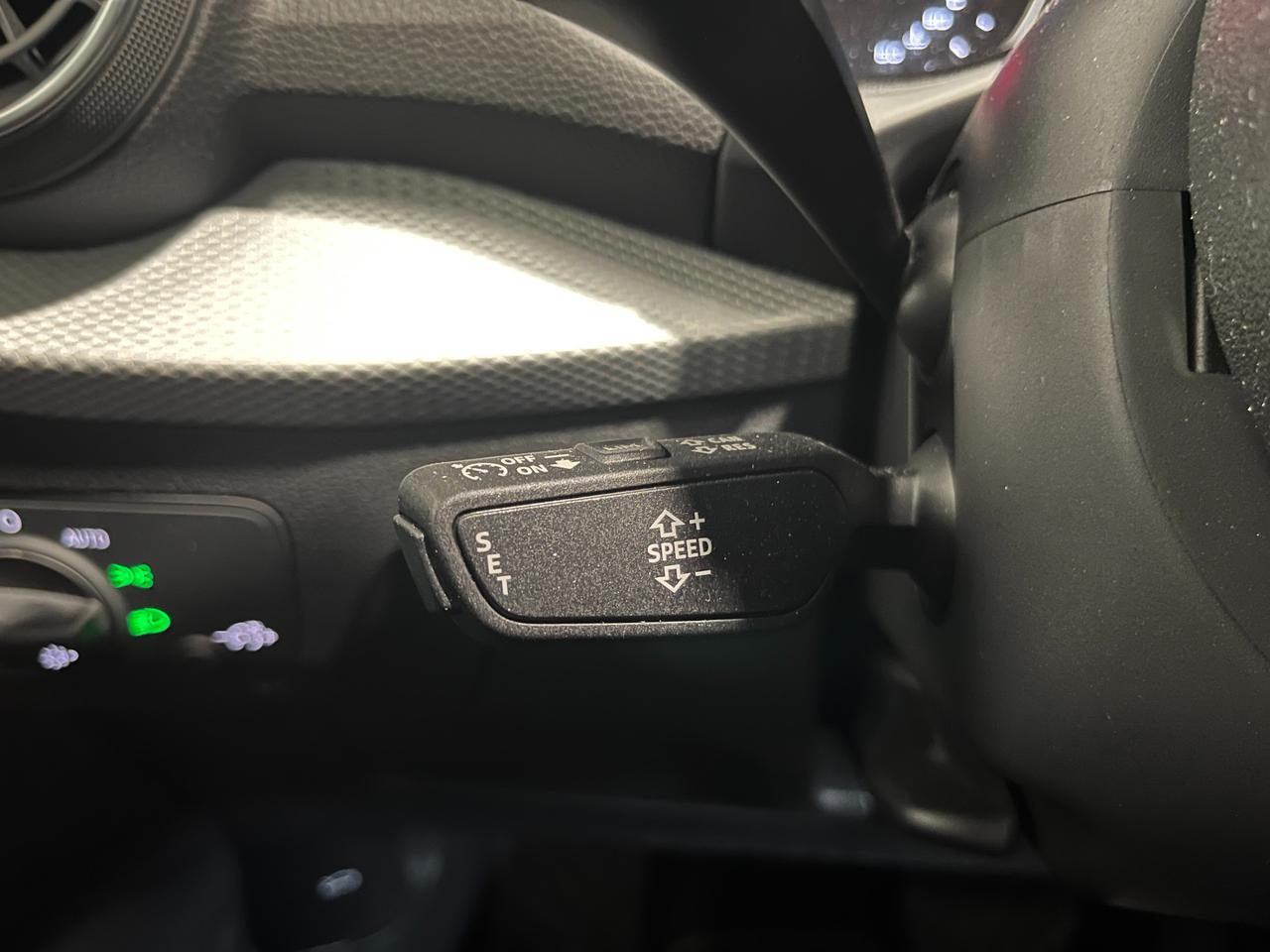AUDI Q2 30 TDI S-TRONIC BUSINESS