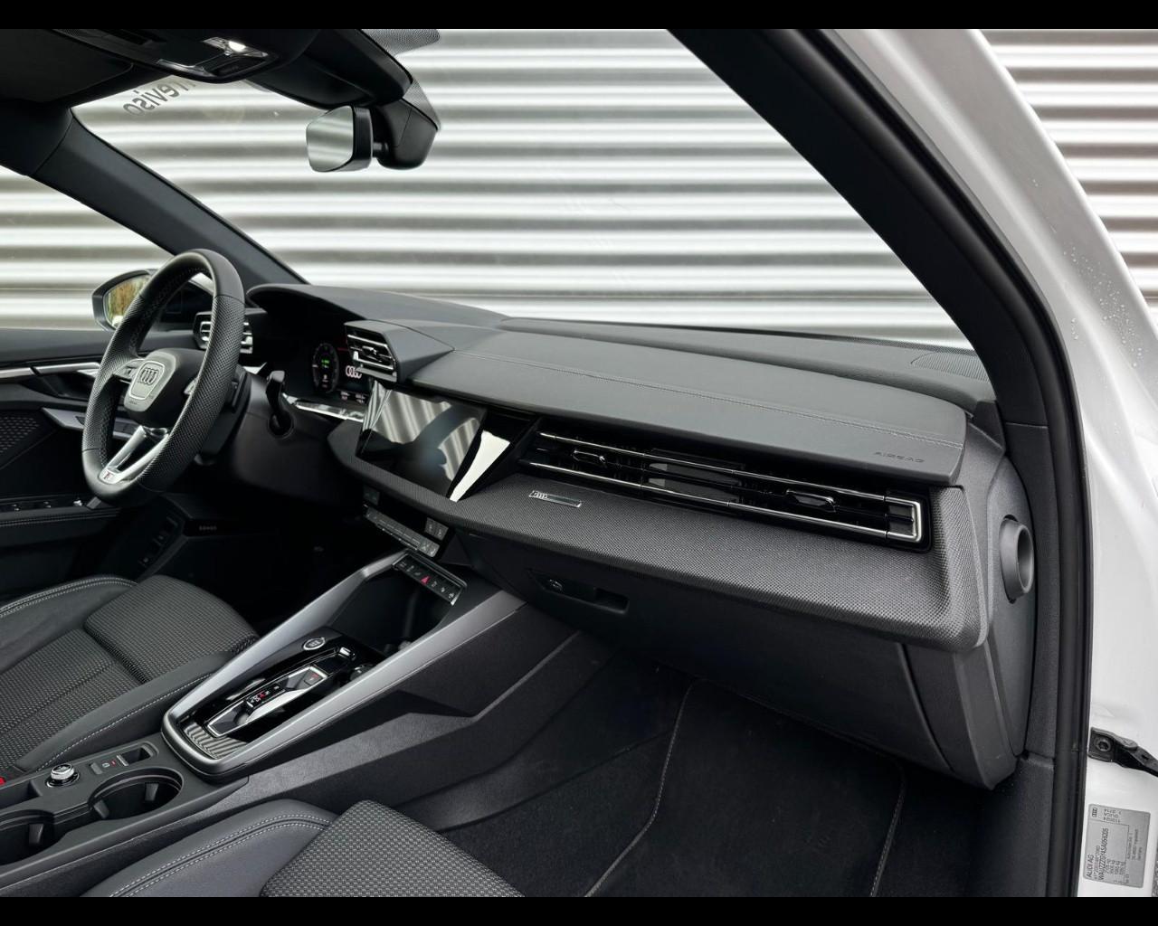 AUDI A3 SPORTBACK 45 TFSIe S-TRONIC S LINE EDITION