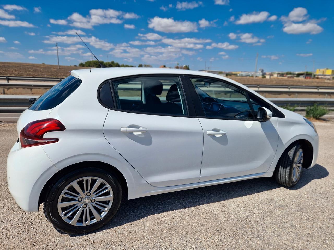 Peugeot 208 PureTech 82 5 porte Allure