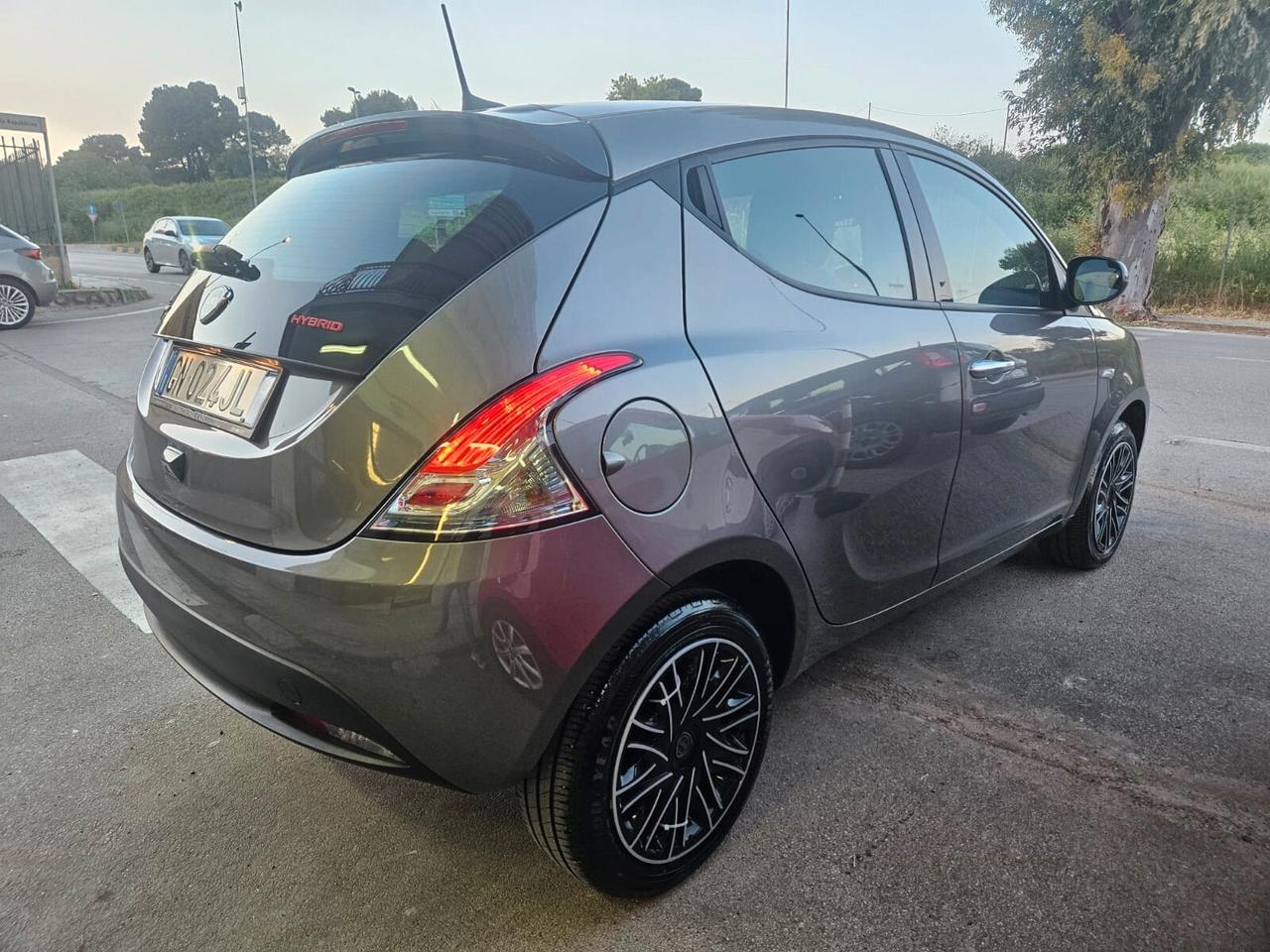 Lancia Ypsilon 1.0 Firefly Hybrid S&S GOLD 70CV