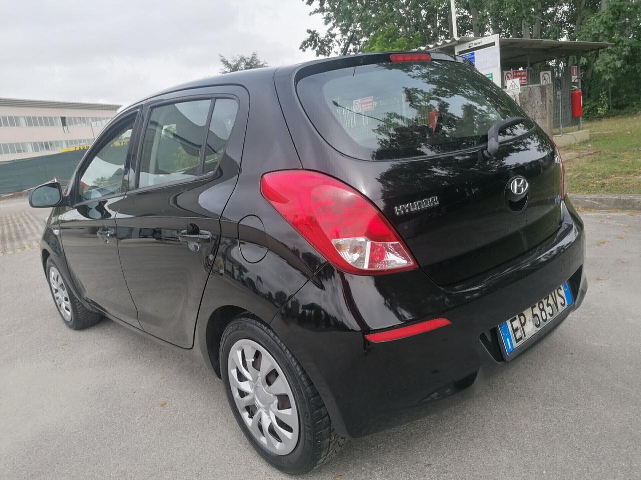 Hyundai i20-1.2 Benzina-LUCI LED*NEOPATENTATI*2013-