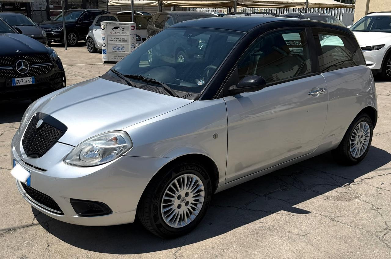 Lancia Ypsilon 1.3 MJT 75 CV BiColor Platino