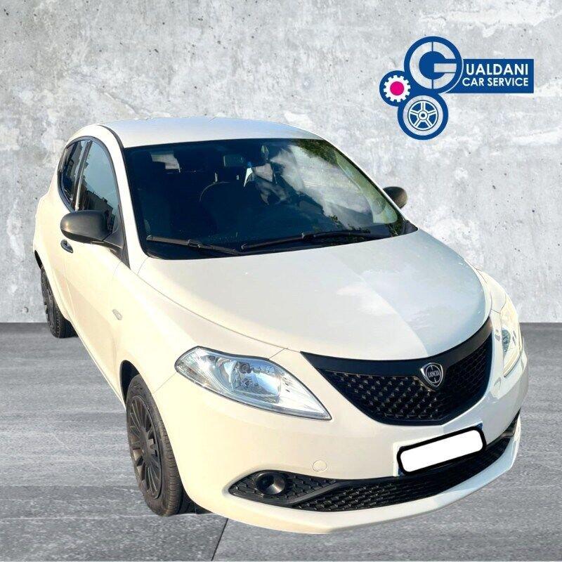 Lancia Ypsilon Ypsilon 1.0 FireFly 5 porte S&S Hybrid Ecochic Silver