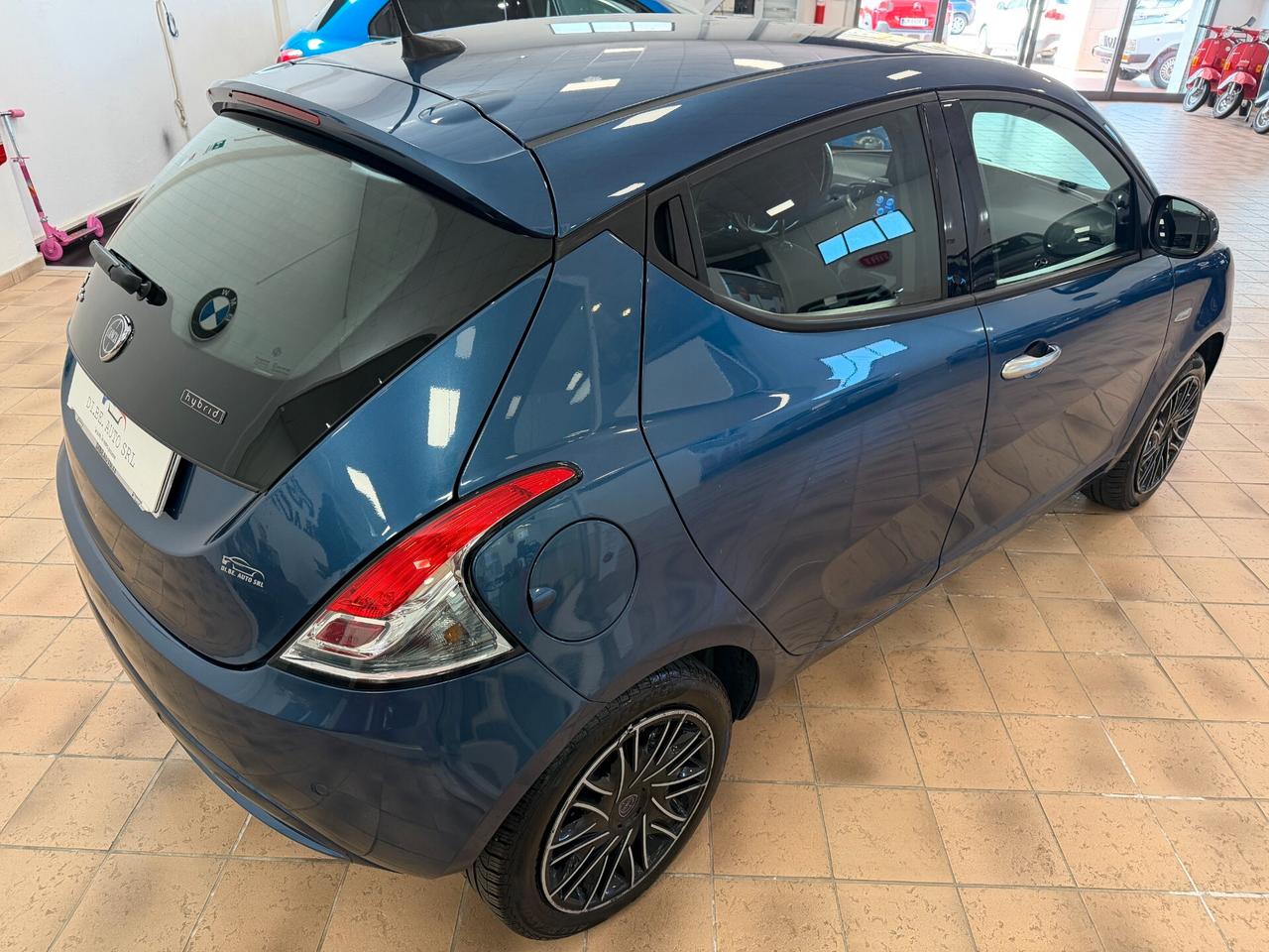Lancia Ypsilon 1.0 FireFly S&S Hybrid Alberta Ferretti