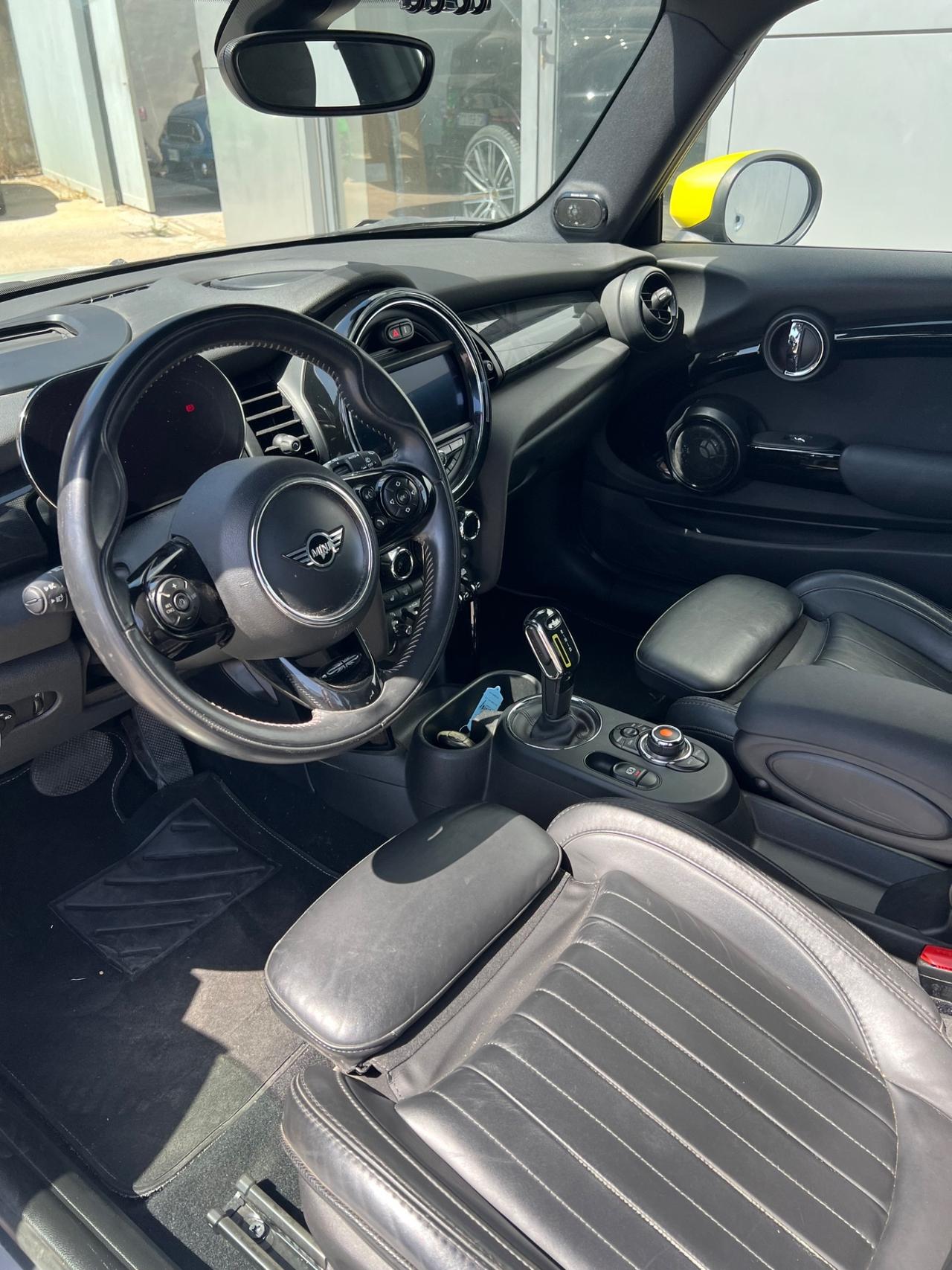 Mini Cooper SE XL possibilità noleggio no scoring