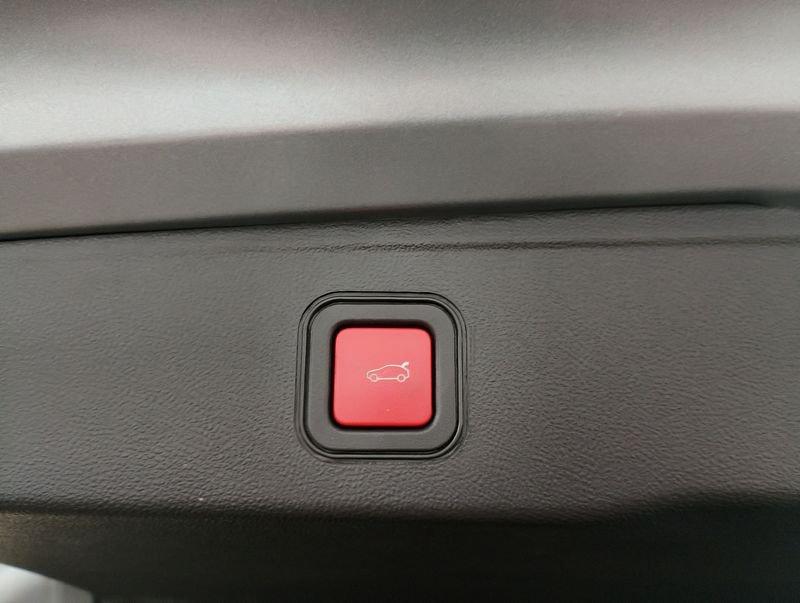 Jeep Avenger 1.2 Turbo Summit tua 249,00 al mese