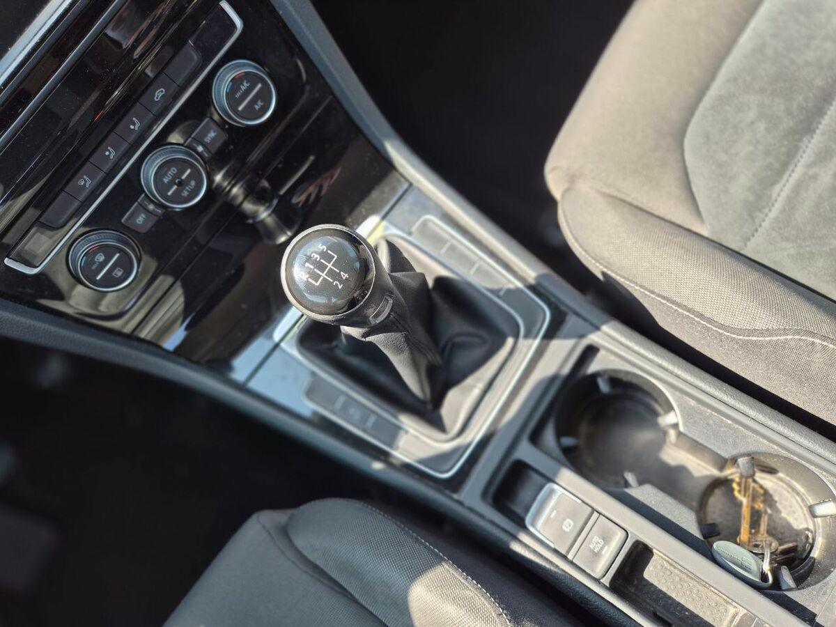 Volkswagen Golf 1.6 tdi Highline 5p