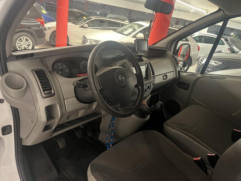 Opel Vivaro 2.5 CDTI Camping Letto Cucina Gancio