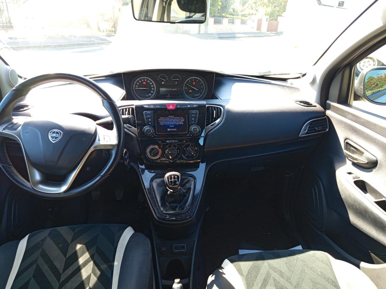 Lancia Ypsilon 1.2 69 CV 5 porte Platinum