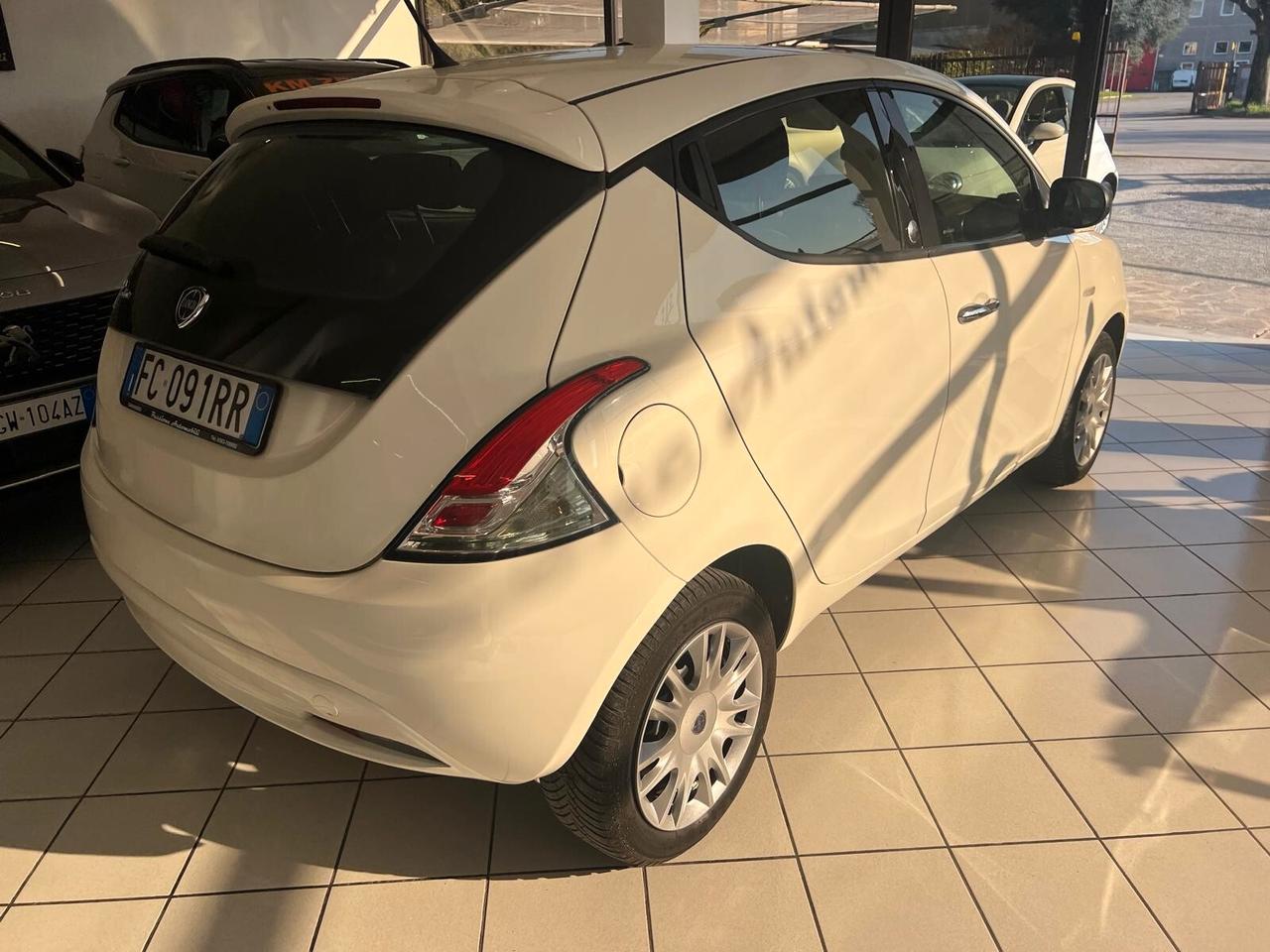 Lancia Ypsilon 1.2 69 CV 5 porte GPL Ecochic Platinum