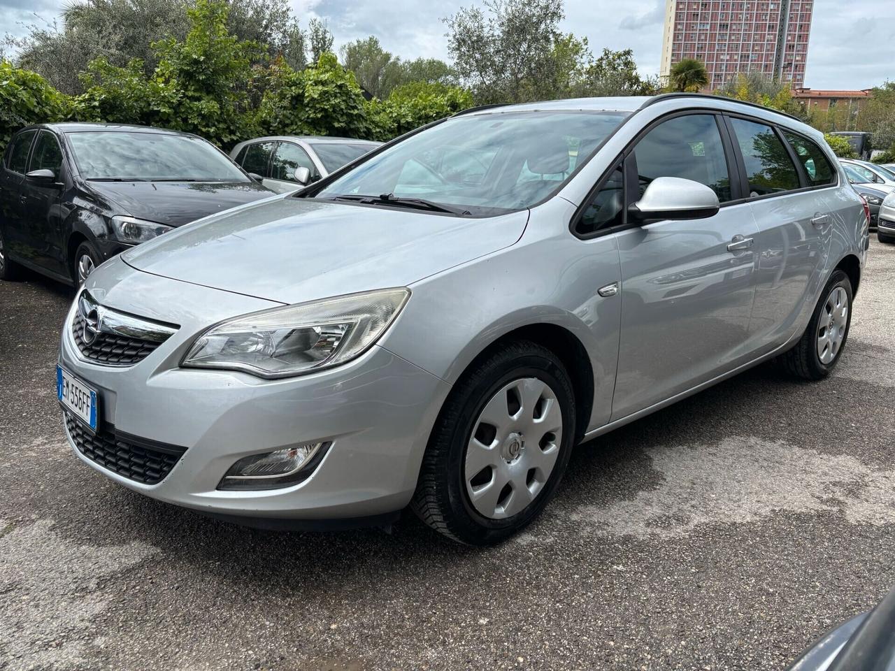 Opel Astra 1.4 100CV Sports Tourer Cosmo ok Neopatentati