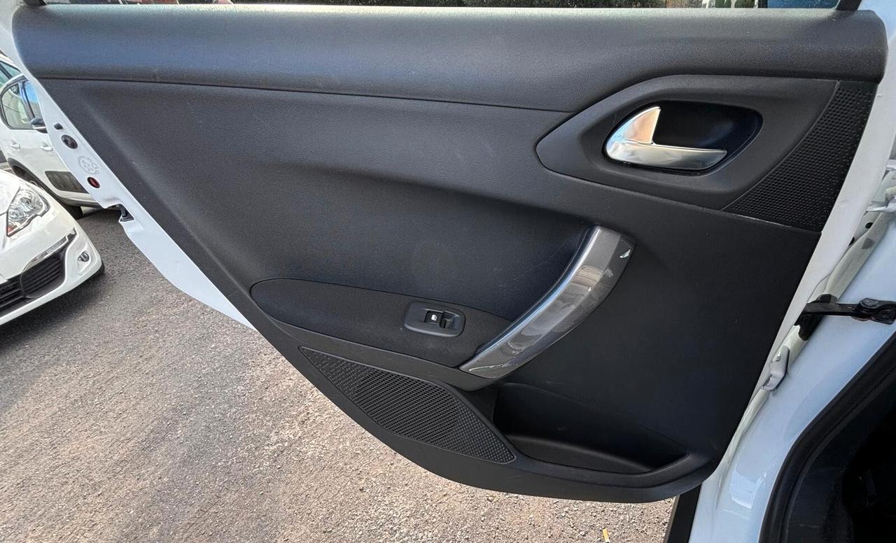 Peugeot 2008 BlueHDi 100 Allure