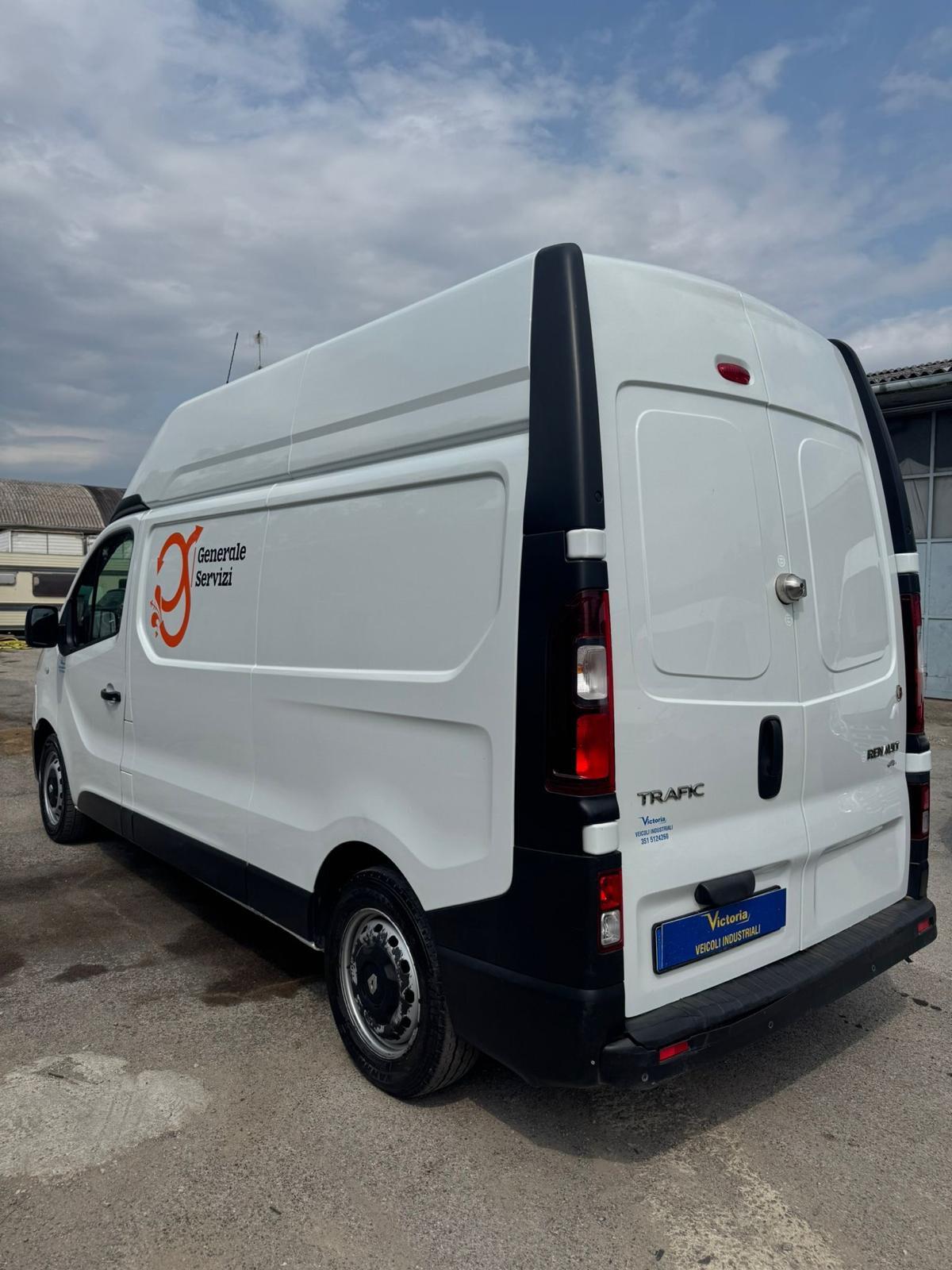 0374 FURGONE RENAULT TRAFIC TETTO ALTO 2017