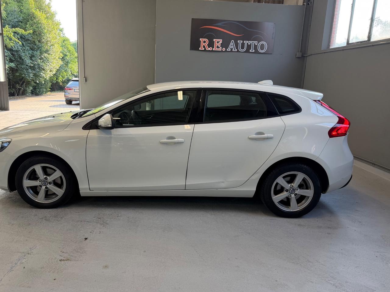 Volvo V40 D2 R-design Momentum