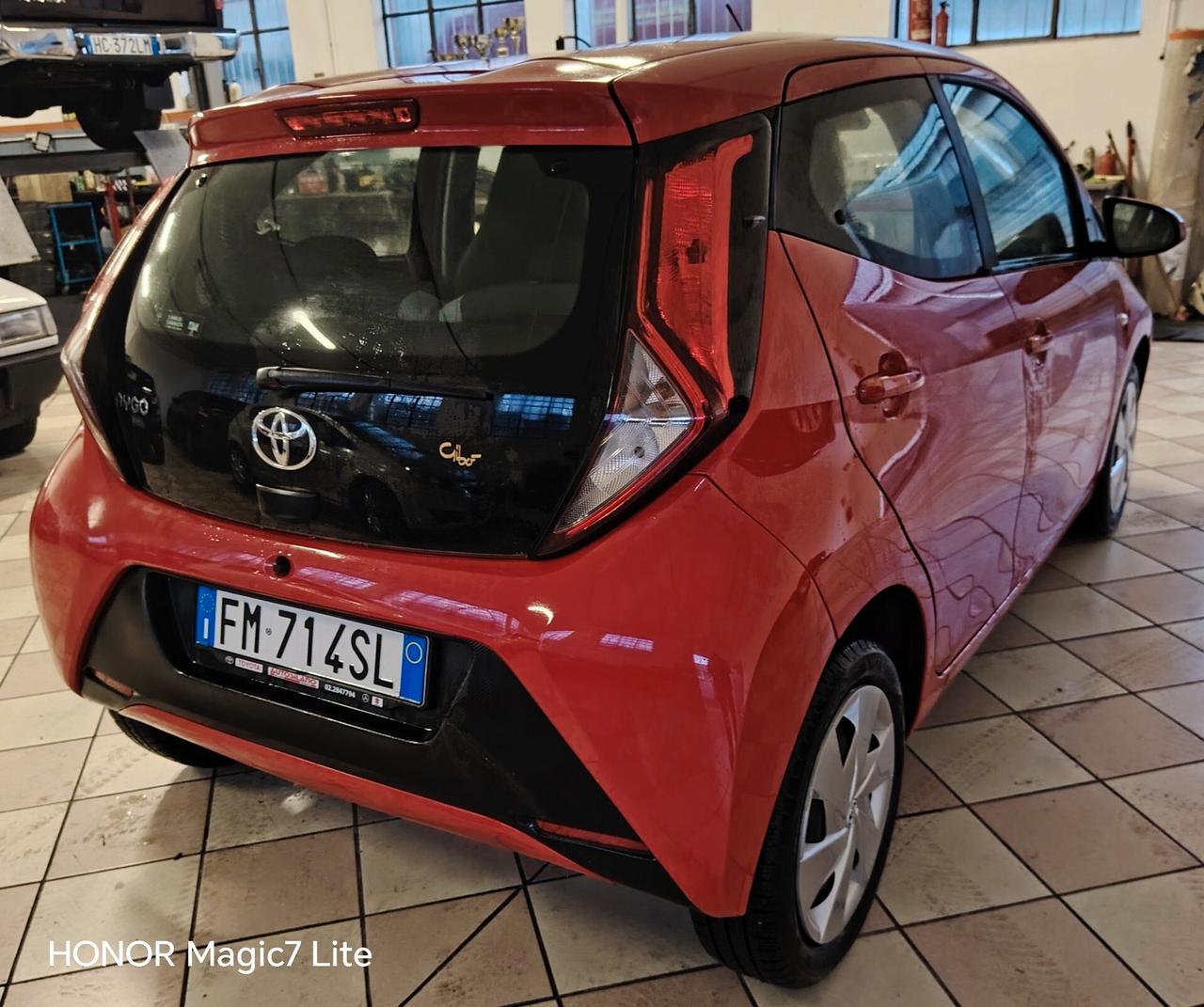 Toyota Aygo 1.0 VVT-i 69 CV 5 porte x-business