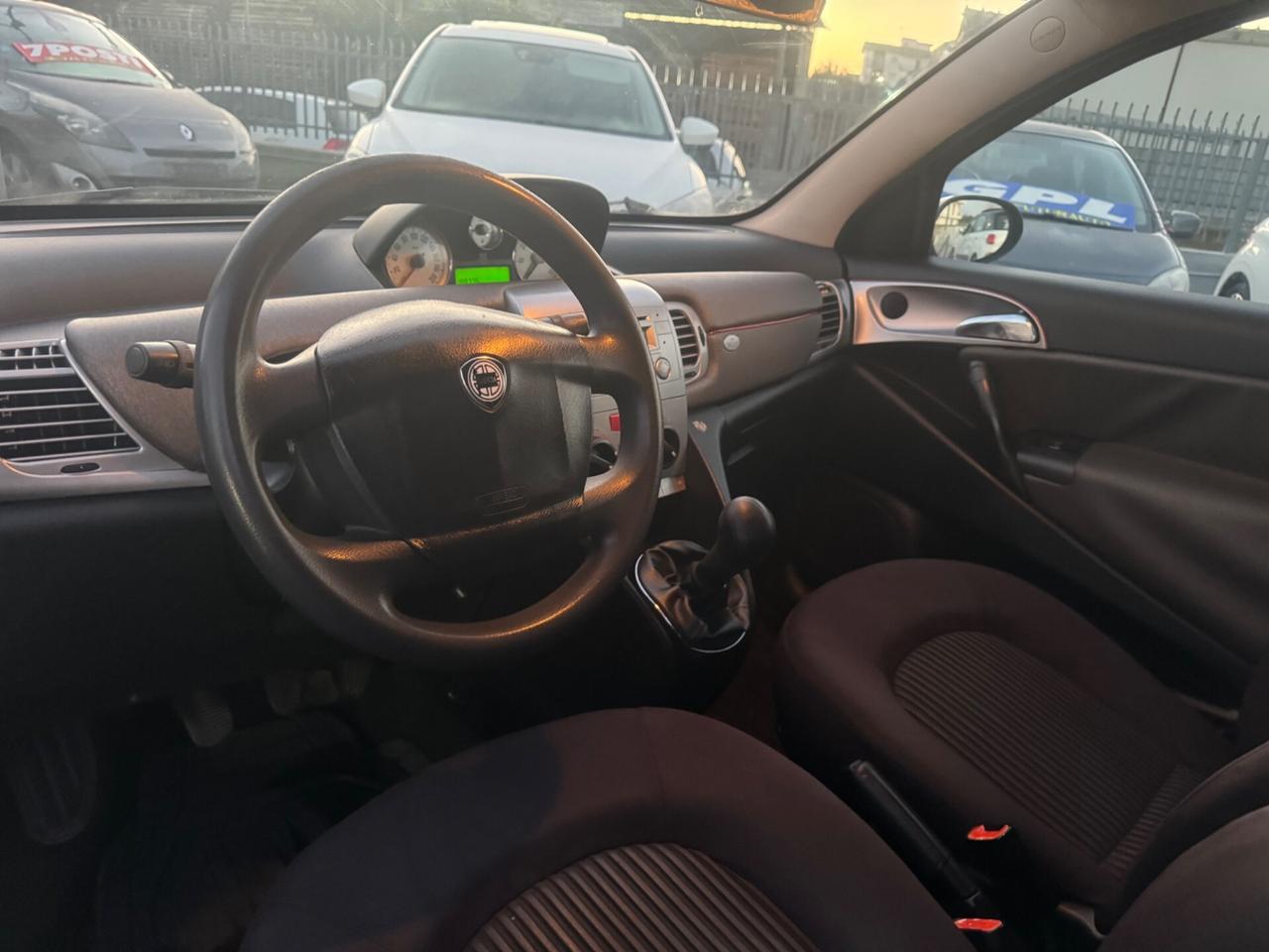 Lancia Ypsilon 1.3 MJT 75 CV Oro