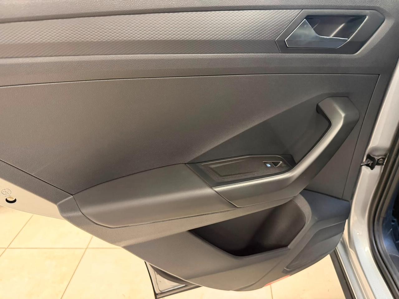 Volkswagen T-Roc 2.0 TDI SCR 150 CV DSG R-Line RATE DA 300 € AL MESE