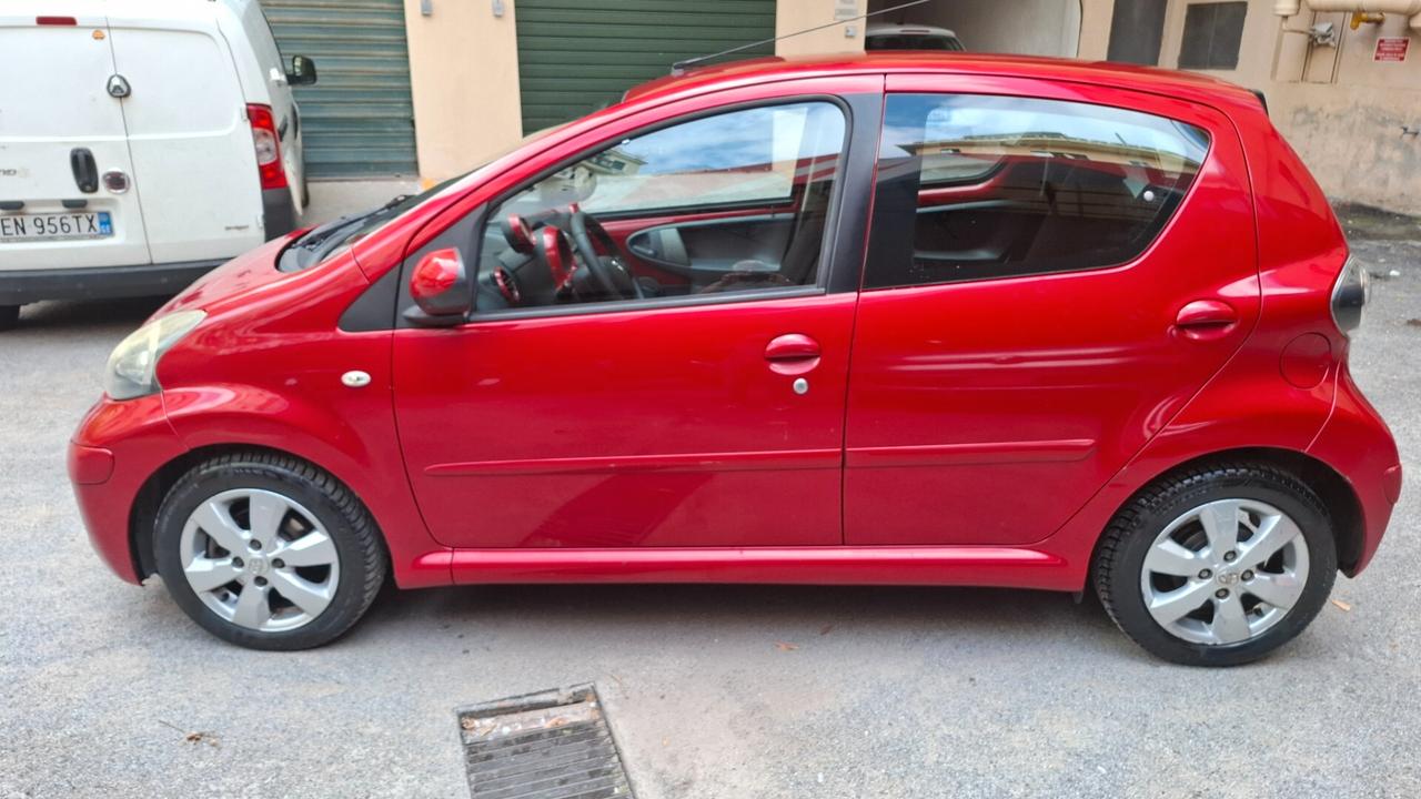 Toyota Aygo 1.0 12V VVT-i 5 porte Now Red Edition