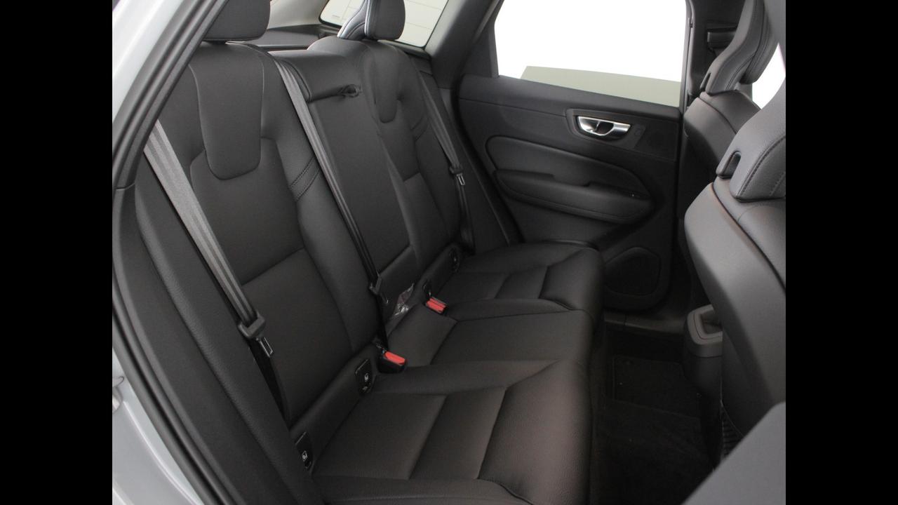 VOLVO XC60 CORE B4 AUT N1