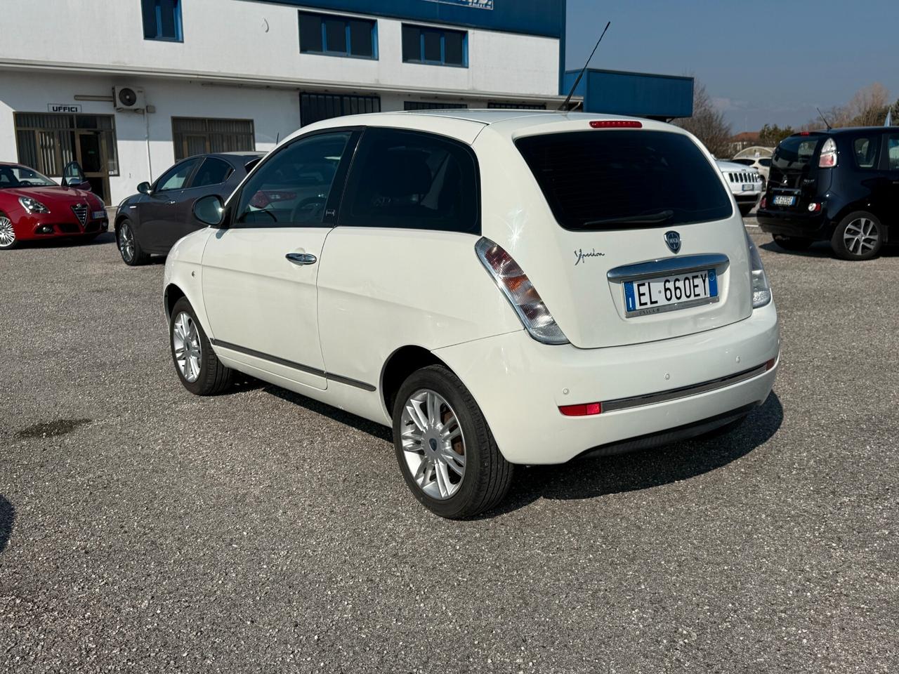 Lancia Ypsilon 1.2 69 CV Unyca