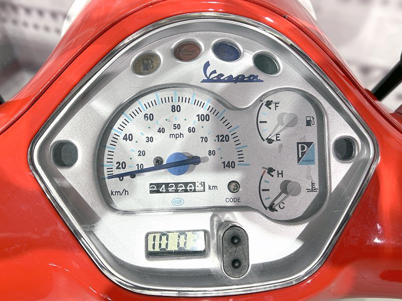 Piaggio Vespa GTS 250