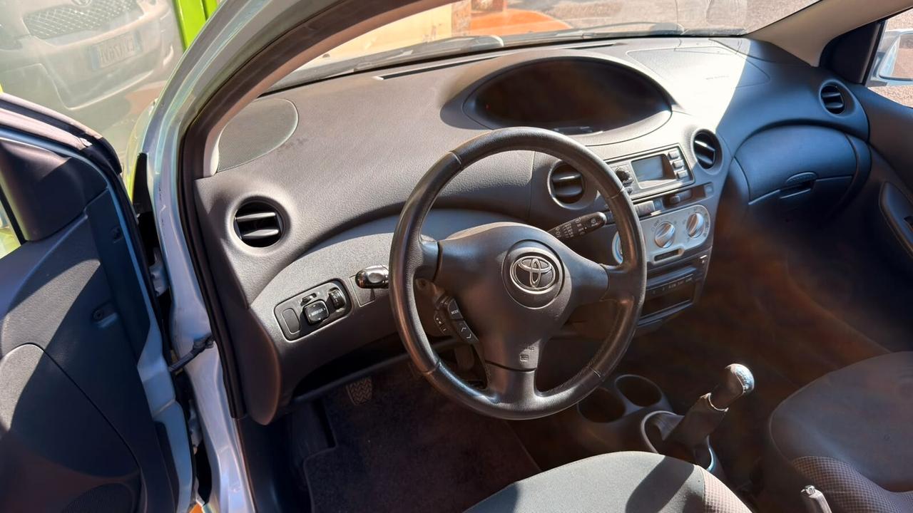 Toyota Yaris 1.0i 16V cat 5 porte Sol