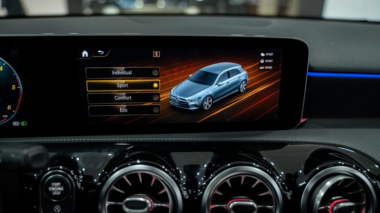 Mercedes-benz A 200 D PREMIUM PLUS AMG 19" TETTO PACK LUCI MULTIBEAM FULL OPTIONAL