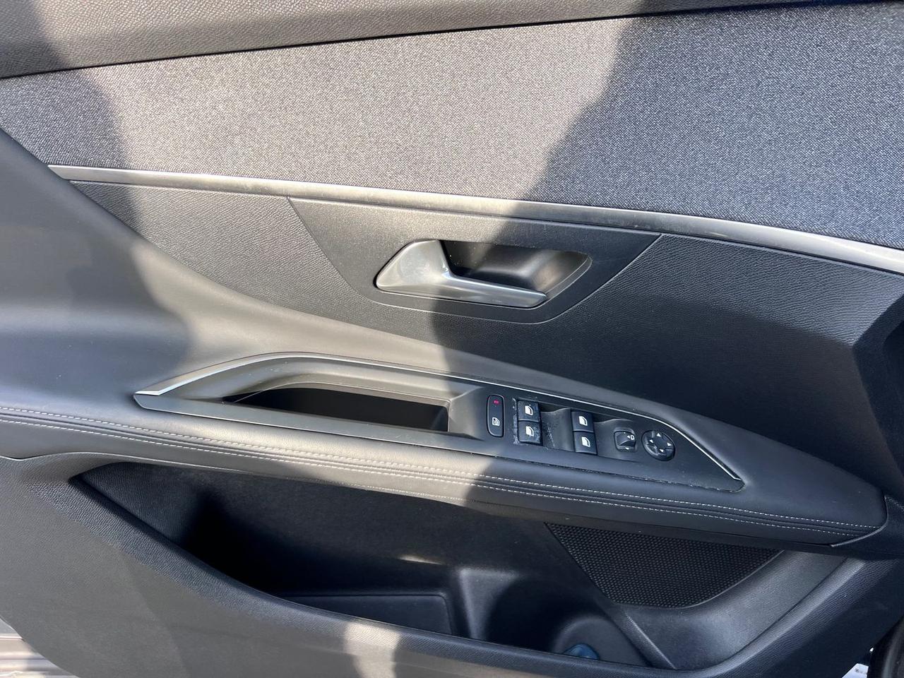 Peugeot 3008 Allure 1.6 Blue HDI 120
