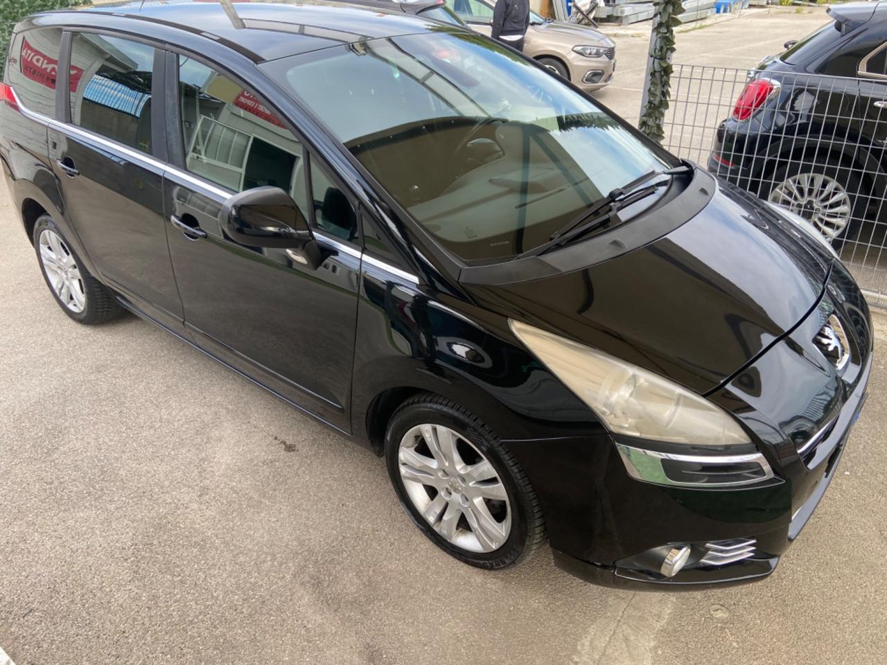 Peugeot 5008 1.6 HDi 115CV accessoriata