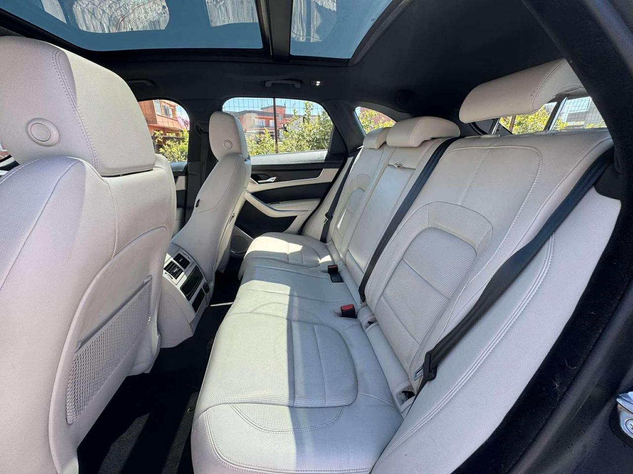 Jaguar F-Pace 2.0 D 204 CV R-Dynamic -2021