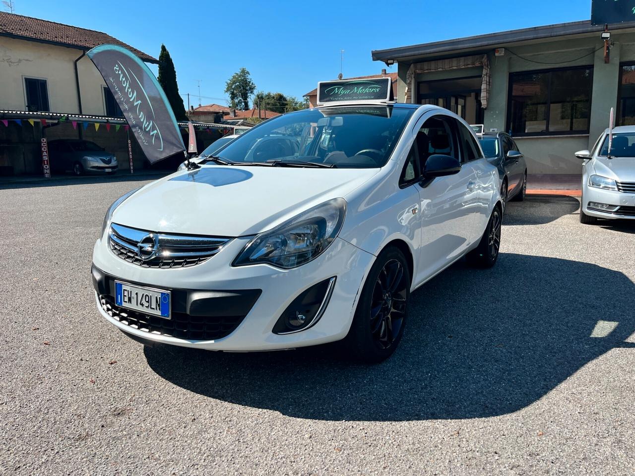 Opel Corsa 1.2 3 porte b-color
