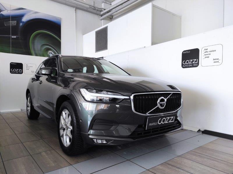 VOLVO XC60 (2017-->) - XC60 B5 (d) AWD Geartronic Momentum Pro