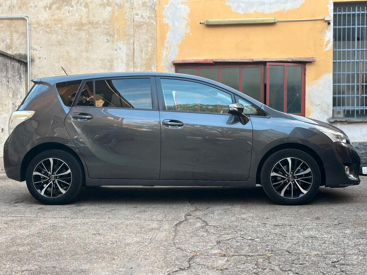 Toyota Verso 1.6 Style 5 posti * 59.000 KM *