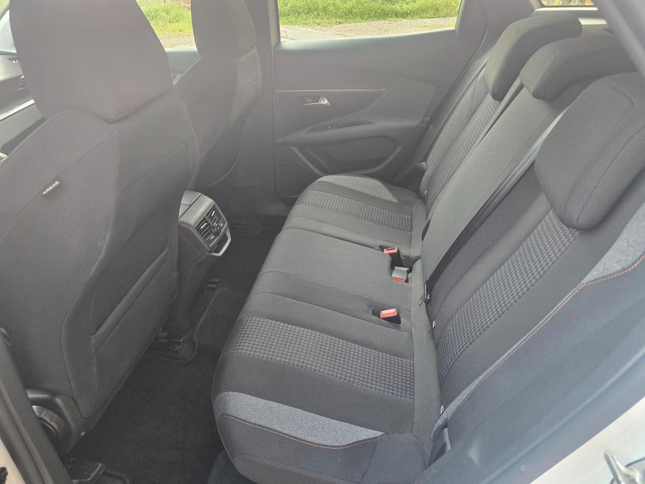 Peugeot 3008 BlueHDi 130 S&S Active Pack