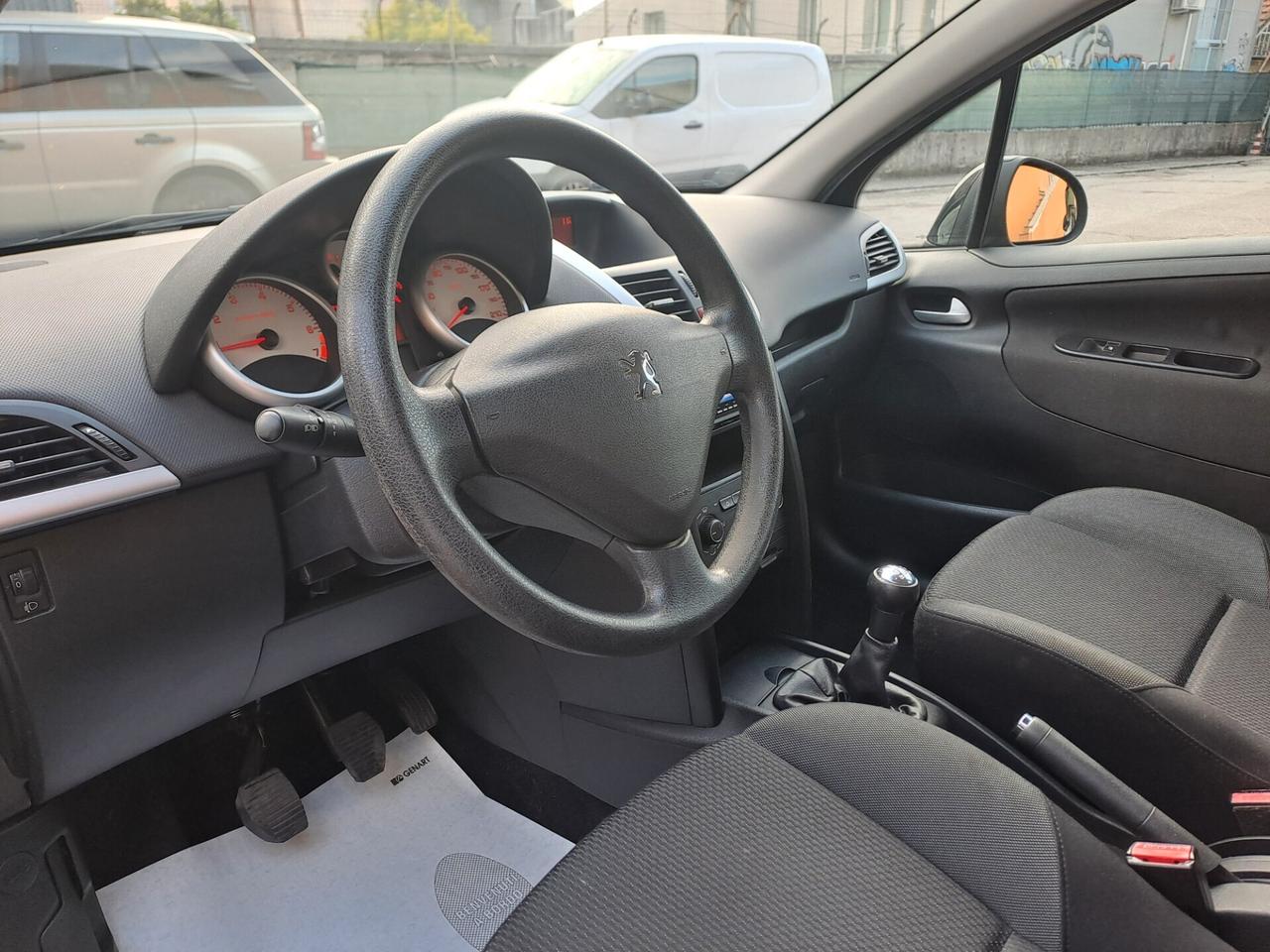 PEUGEOT 207 1.4 BENZINA *OK NEOPATENTATI*