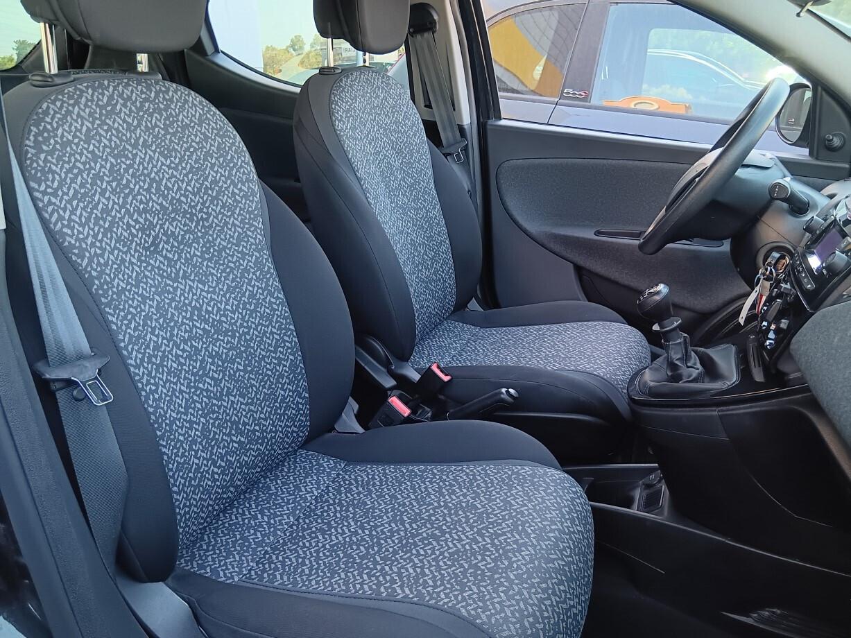 Lancia Ypsilon Hybrid Silver 1.0 (70 cv)