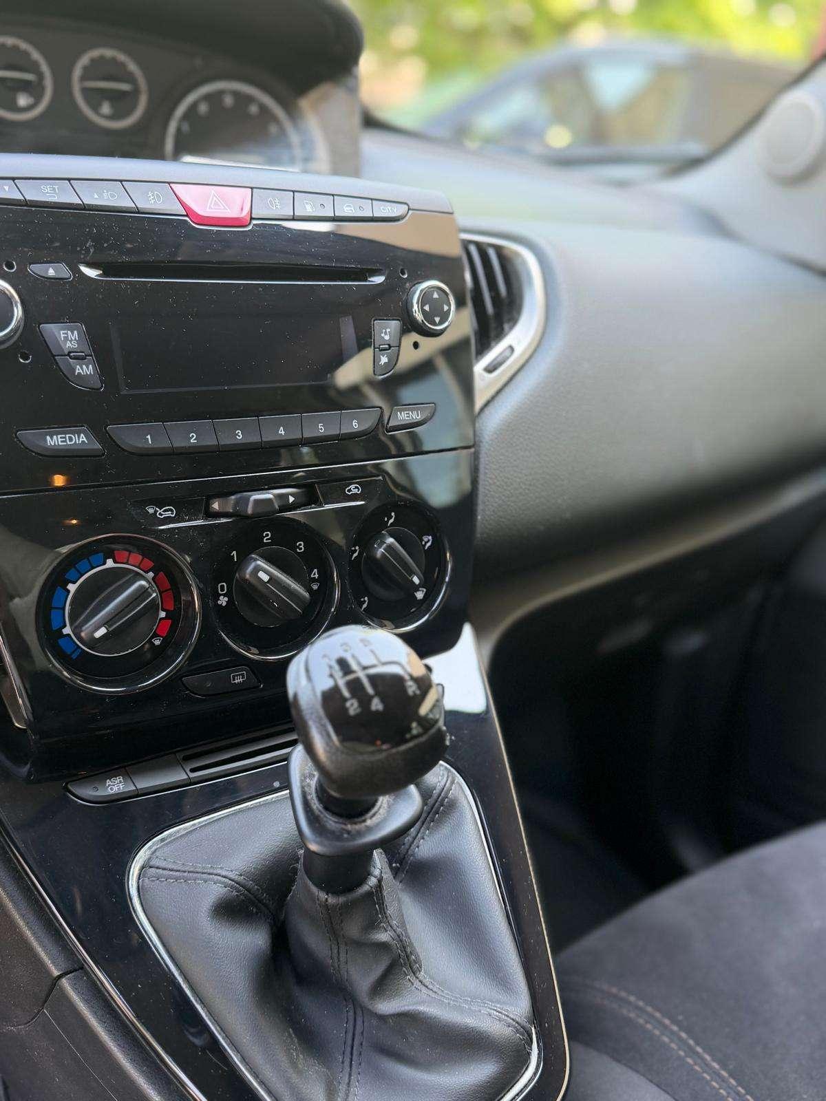 Lancia Ypsilon
