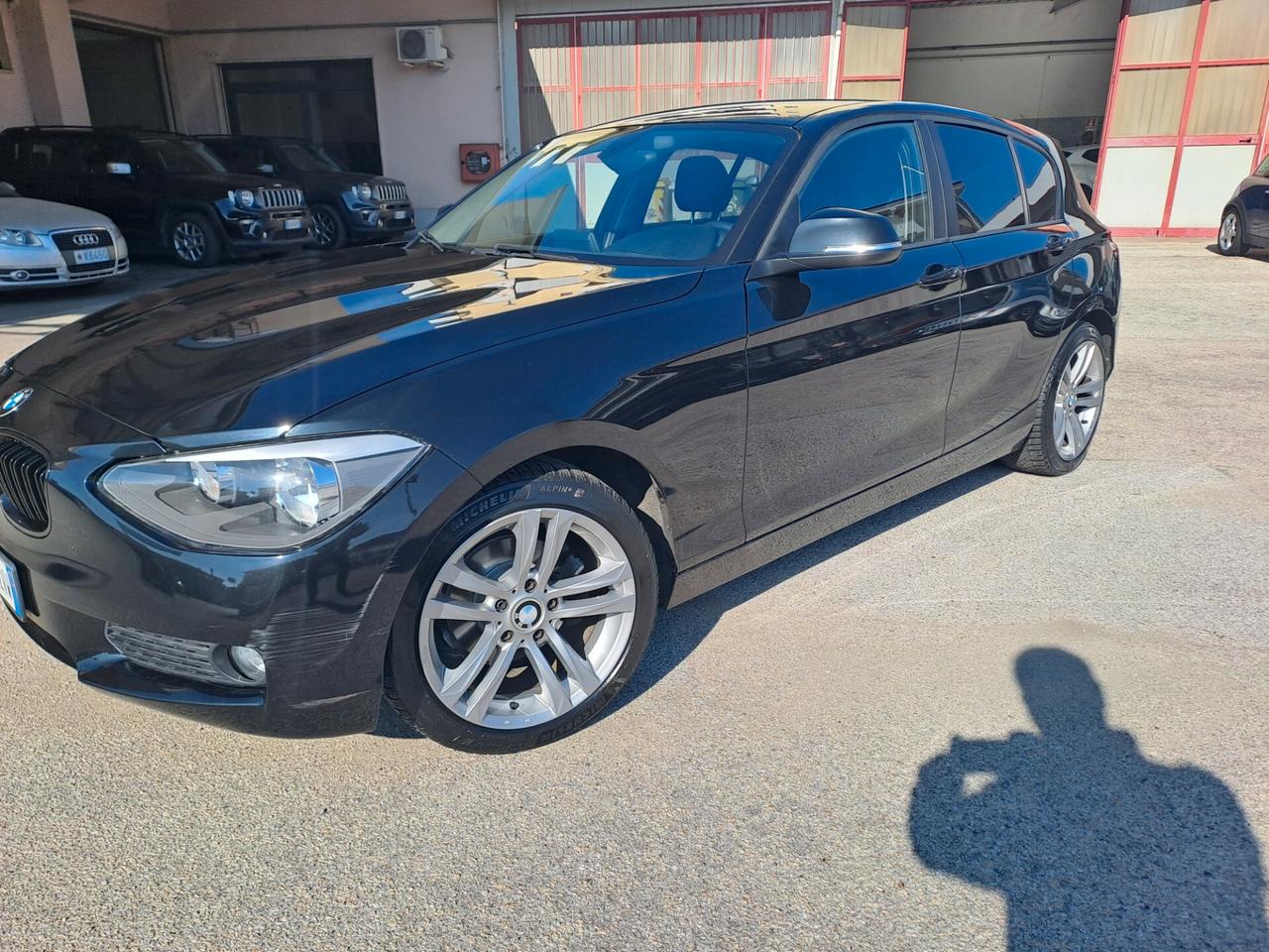 Bmw 116 116d 5p. Unique