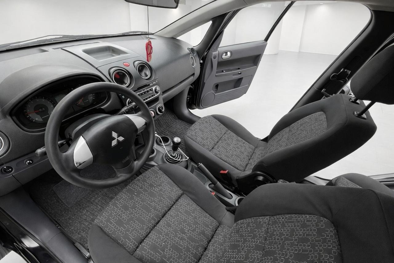 Mitsubishi Colt 1.1 12V 5p. Invite NEOPATENTATI CONSUMI BASSISSIMI EURO4