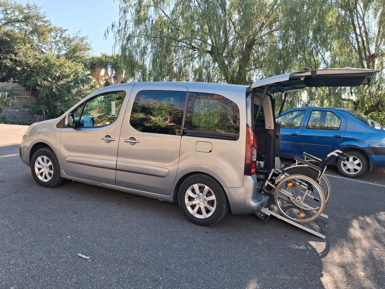 Peugeot Partner Pianale ribassato con rampa disabili in carrozzina