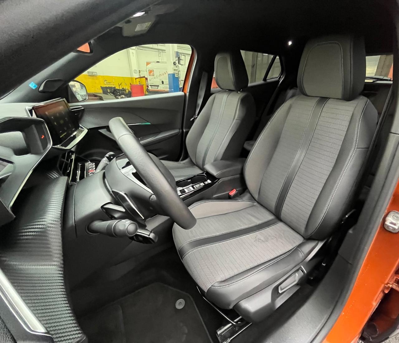 Peugeot 2008 BlueHDi 130 EAT8 Allure-Km101000-