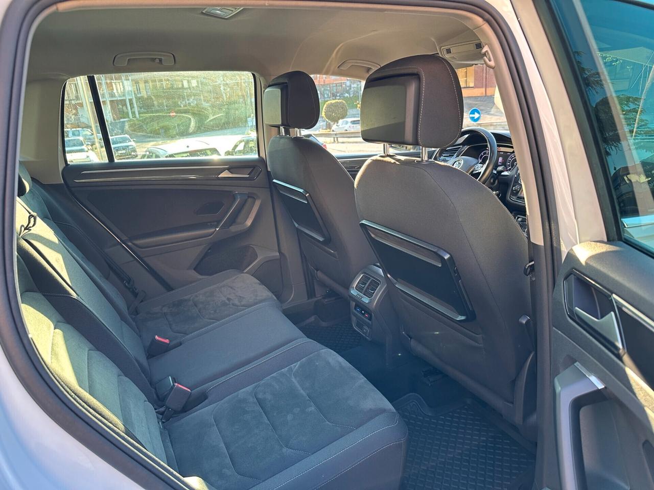 Volkswagen Tiguan 2.0 TDI SCR 4MOTION - VIRTUAL / NAVI / ALCANTARA / R18