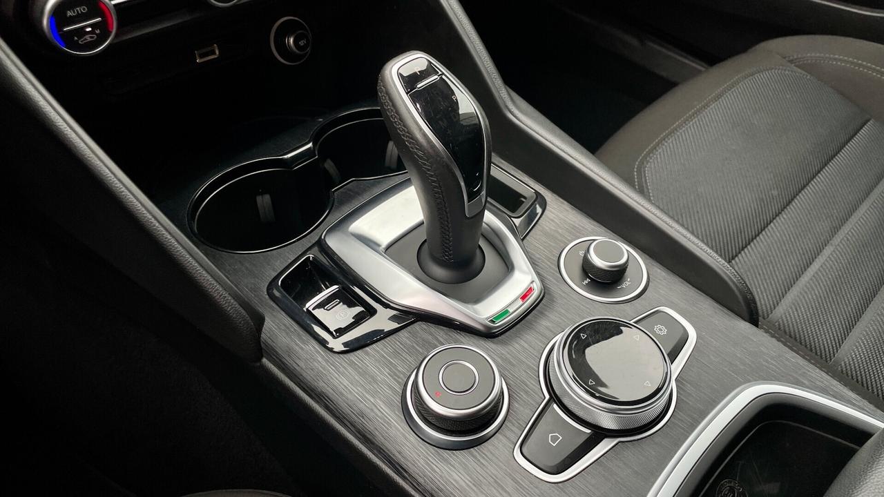 ALFA ROMEO GIULIA 2.2 TURBODIESEL EXECUTIVE 160CV - FULL LED, VETRI PRIVACY, CRUISE CONTROL
