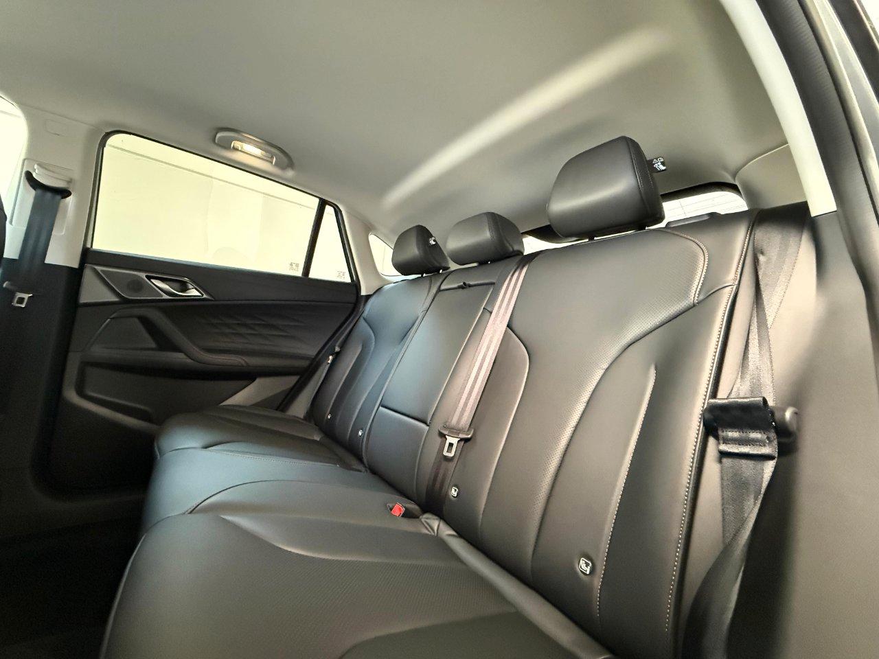 Mg HS 1.5 hybrid+ Luxury auto
