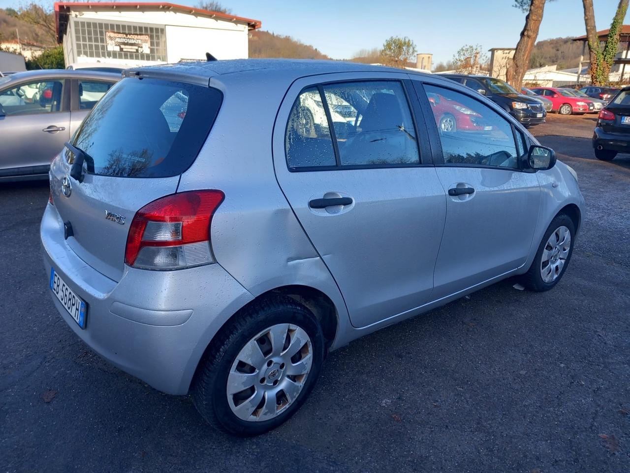 Toyota Yaris 1.0 5 porte