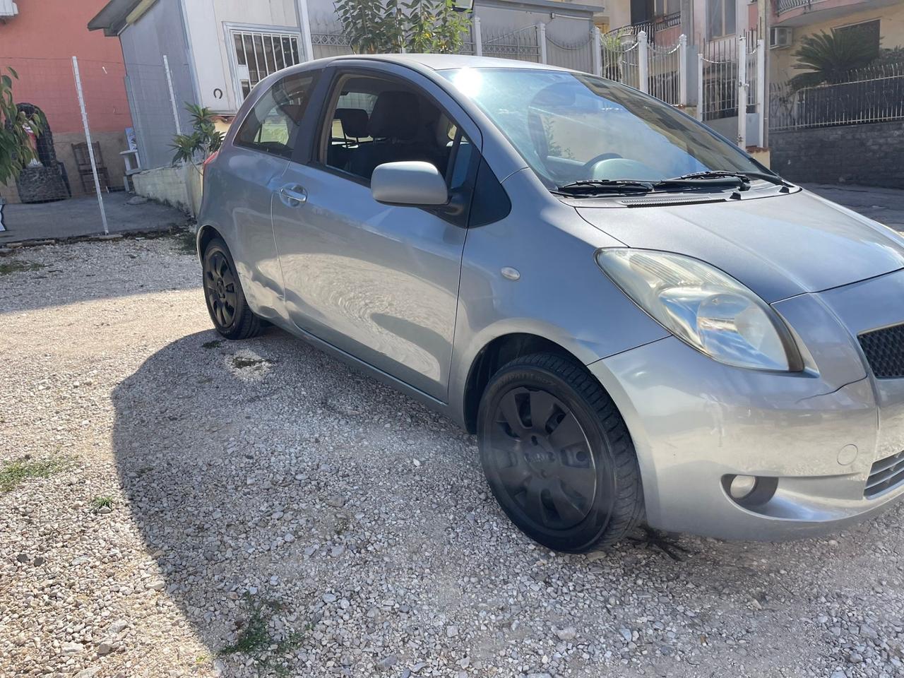 Toyota Yaris 1.0 5 porte