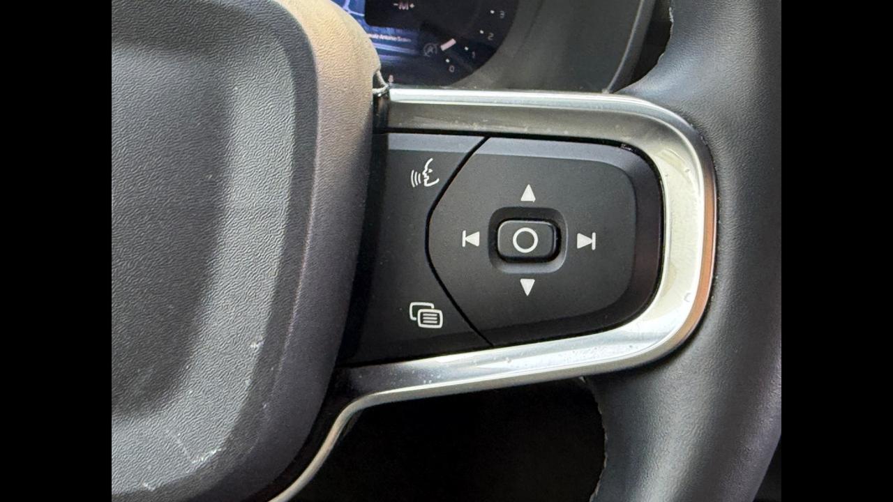 VOLVO XC40 Plus Black Edition B3 AUT