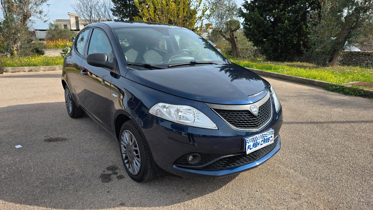 Lancia Ypsilon 1.2 69 CV 5 porte S&S Platinum